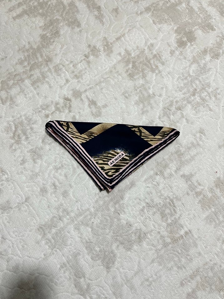 Çiçek Desenli kadın eşarp - Görsel 2