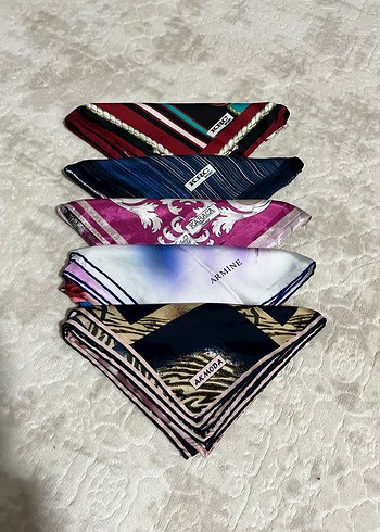 Renkli,desenli kadın eşarp marka:KARACA - Görsel 3