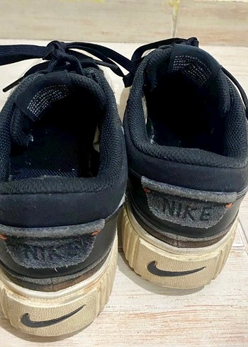 Nike Siyah-Beyaz Bağcıklı Kadın Spor Ayakkabı - Görsel 3