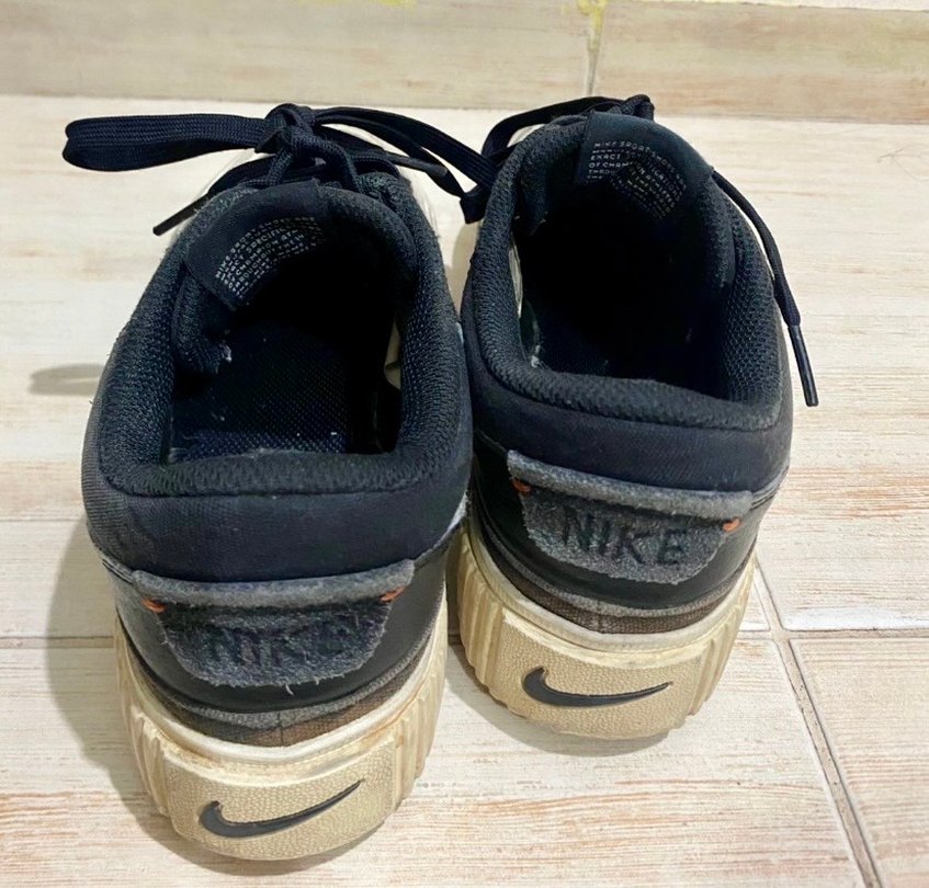 Nike Siyah-Beyaz Bağcıklı Kadın Spor Ayakkabı - Görsel 3