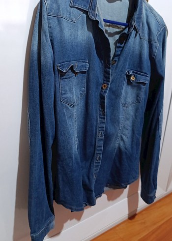 Düğmeli Uzun Kollu Mavi Denim Kadın Gömlek - Görsel 3