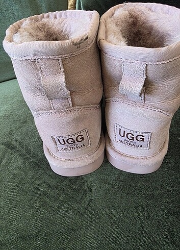 37 Beden UGG BOT
