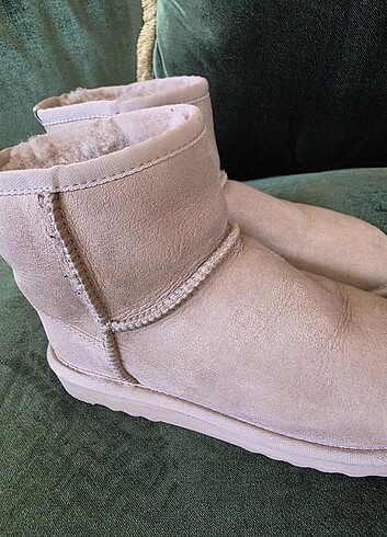37 Beden UGG BOT