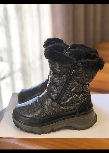 Kız Çocuk Siyah Yılan Desenli Kürklü Bot - Görsel 3