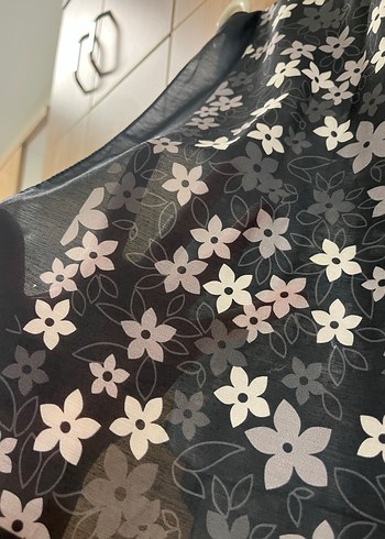 Kadın Gri Çiçek Desenli Şal - Görsel 5