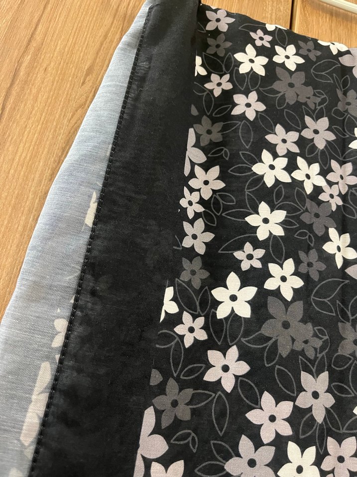 Kadın Gri Çiçek Desenli Şal - Görsel 2