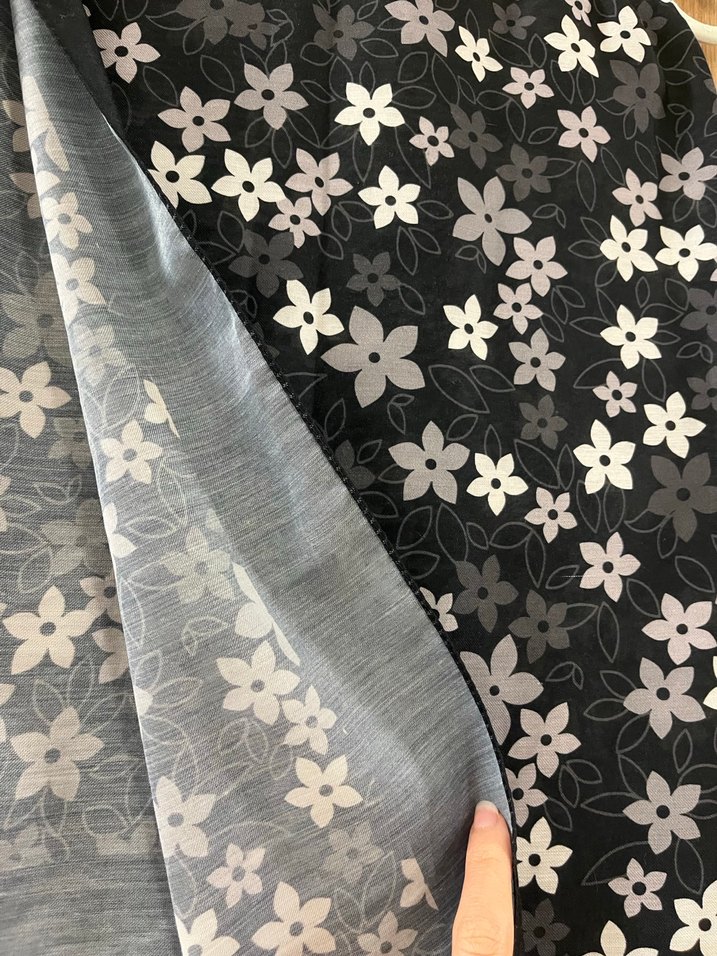 Kadın Gri Çiçek Desenli Şal - Görsel 4