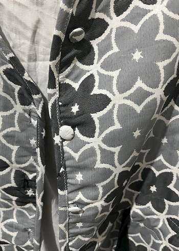 Gri Çiçek Desenli Kadın Düğmeli Ceket - Görsel 3