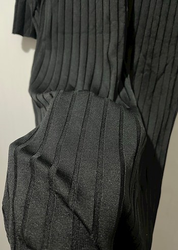 Uzun Kollu Siyah Piliseli Uzun Elbise - Görsel 4