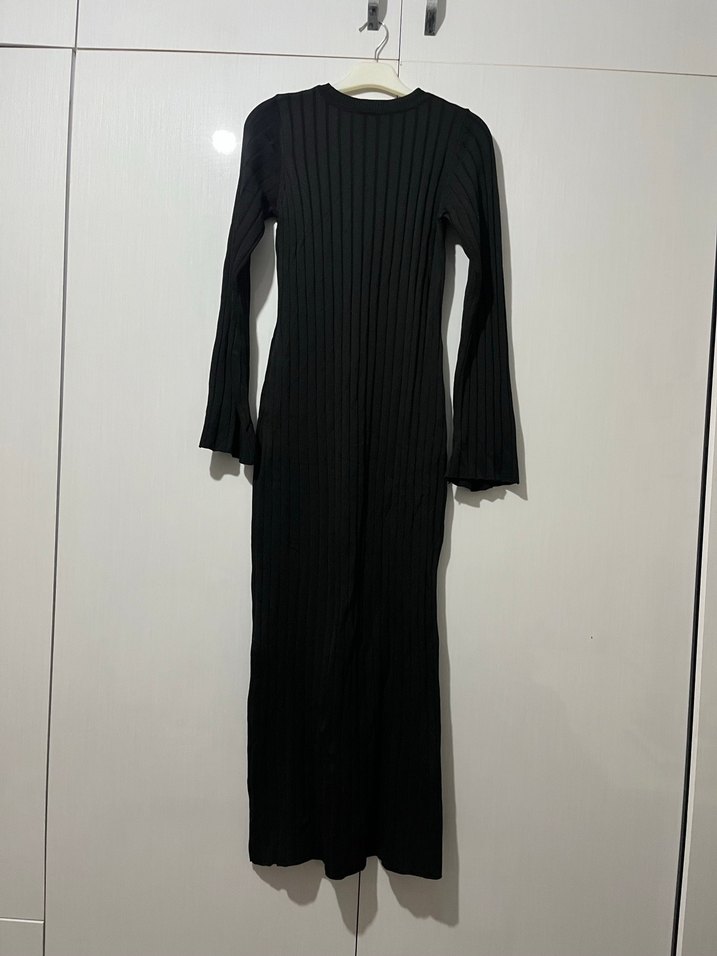 Uzun Kollu Siyah Piliseli Uzun Elbise - Görsel 3