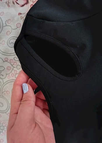 siyah sol yakası dekolteli crop - Görsel 3