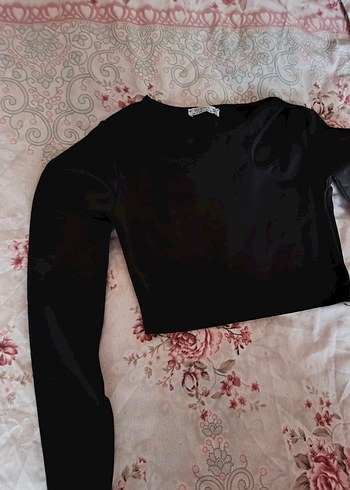 siyah sol yakası dekolteli crop - Görsel 2