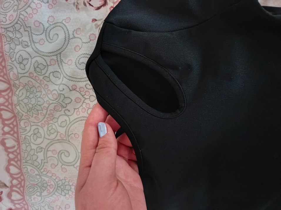 siyah sol yakası dekolteli crop - Görsel 3