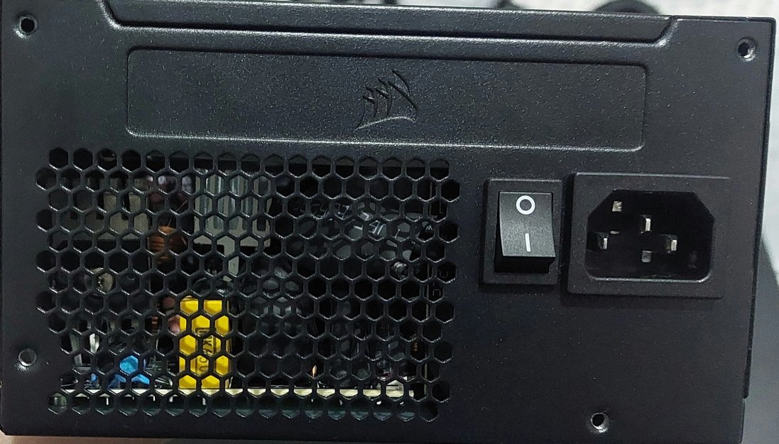 Corsair CV650 Siyah Güç Kaynağı - Görsel 4