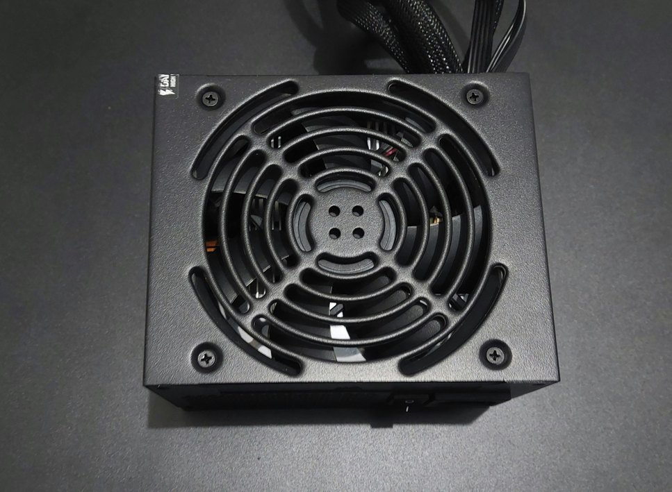 Corsair CV650 Siyah Güç Kaynağı - Görsel 2