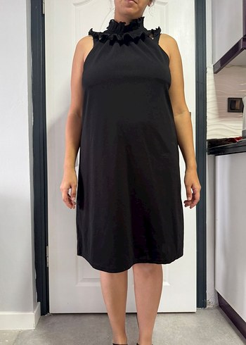 Yüksek Yakalı Siyah Akşam Elbisesi - Görsel 3