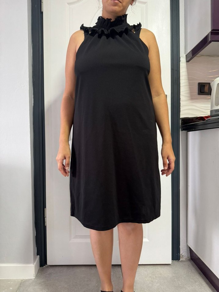 Yüksek Yakalı Siyah Akşam Elbisesi - Görsel 3