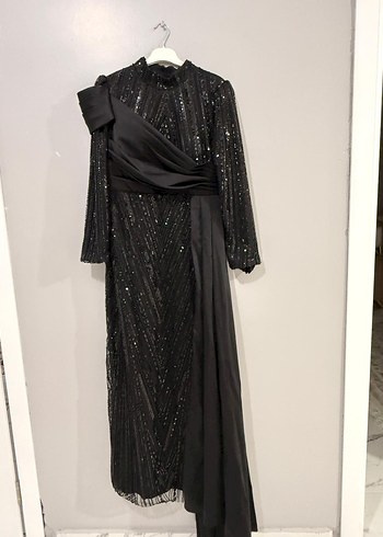 Uzun Siyah Nakışlı Gotik Kadın Abiye Elbise - Görsel 6