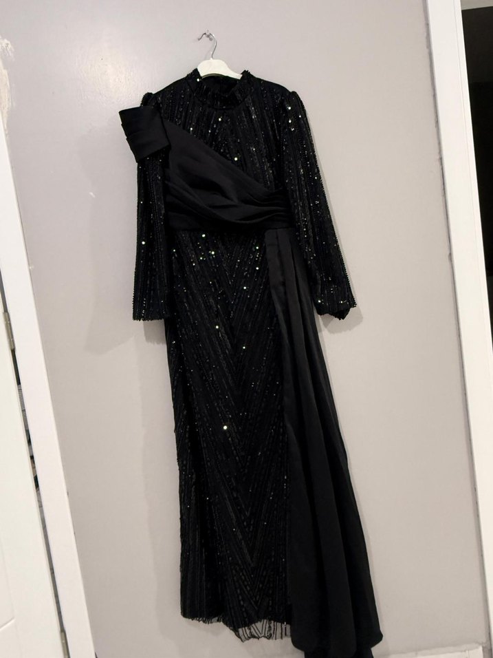 Uzun Siyah Nakışlı Gotik Kadın Abiye Elbise - Görsel 5