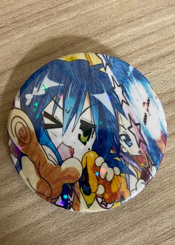 Anime Lucky Star Konata Parlak Hologramli Rozet