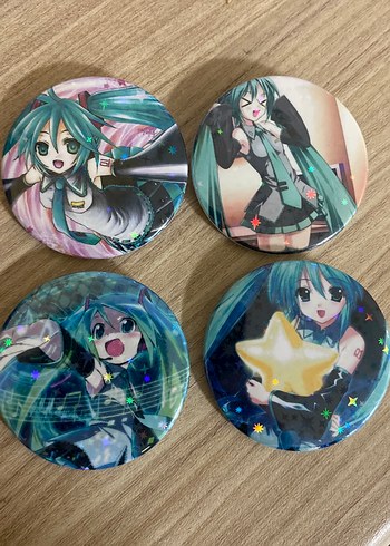 Hatsune Miku 4 Lu Anime Rozet Seti