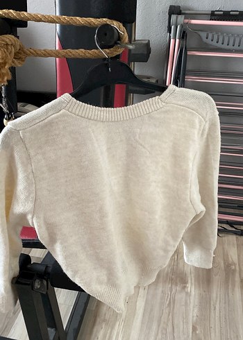 V Yaka Beyaz Örgü Mini Kazak - Görsel 2