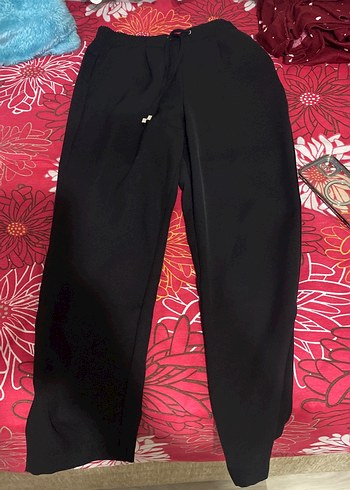 Düğmeli Siyah Kadın Kumaş Pantolon  yeni hiç giyilmemiş - Görsel 2