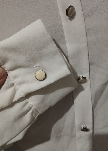 Düğmeli Beyaz Kadın Gömlek - Görsel 2