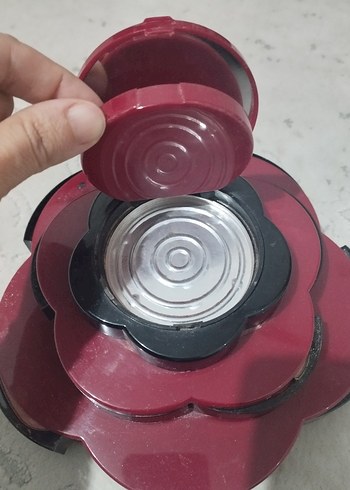 ufak  eksıkleri var 
Çiçek Şeklinde Çok Renkli Far Paleti - Görsel 5