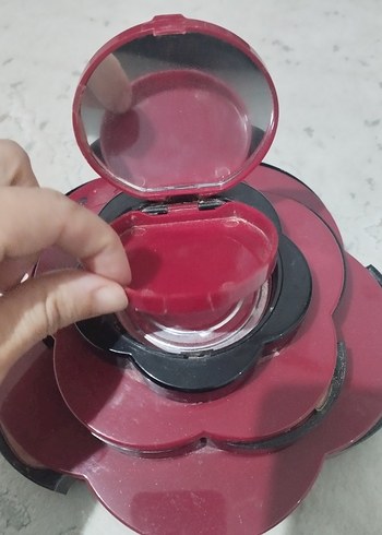 ufak  eksıkleri var 
Çiçek Şeklinde Çok Renkli Far Paleti - Görsel 4