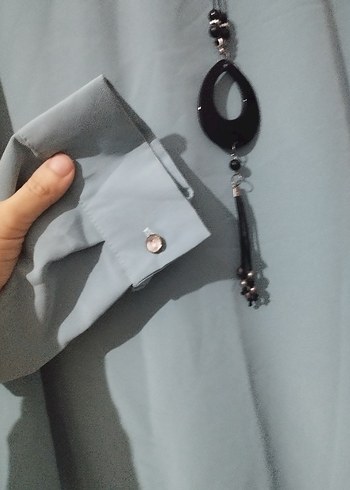 Zincir Detaylı Turkuaz Kadın Bluz - Görsel 2