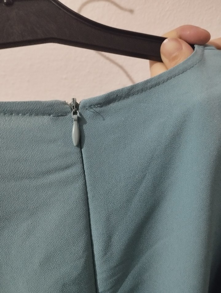 Zincir Detaylı Turkuaz Kadın Bluz - Görsel 3