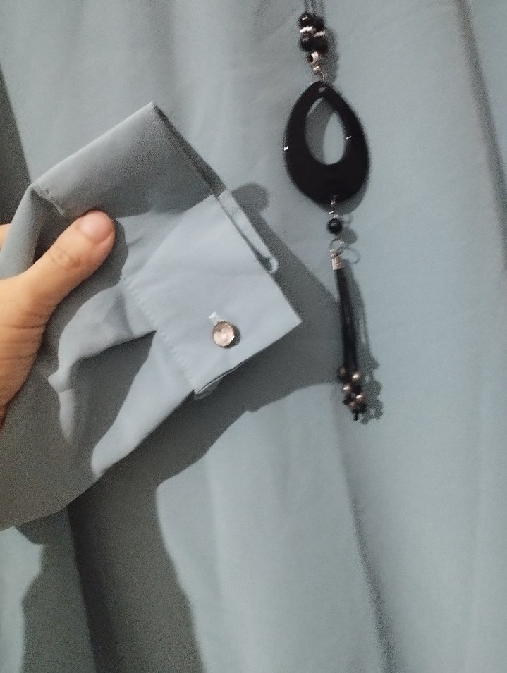 Zincir Detaylı Turkuaz Kadın Bluz - Görsel 2