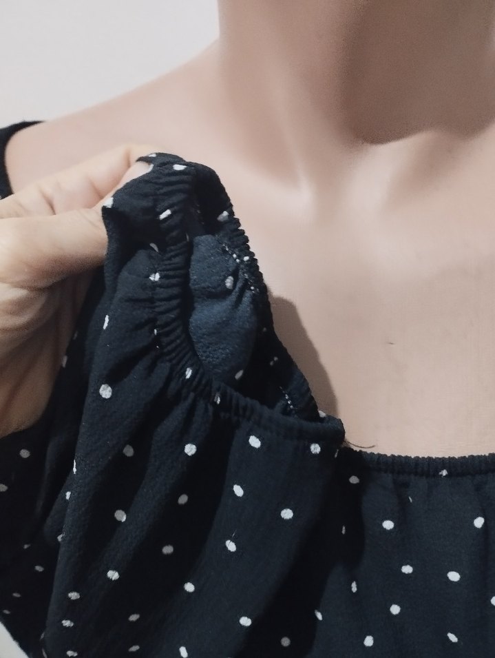 Gri Puantiyeli Uzun Kollu Kayık Yaka Bluz - Görsel 3