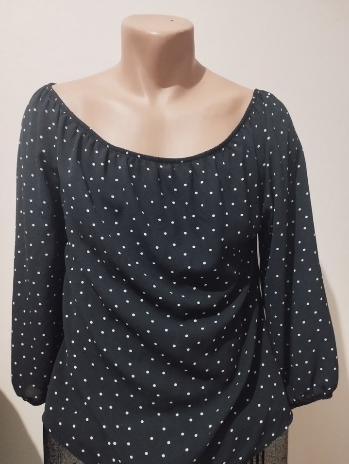 Gri Puantiyeli Uzun Kollu Kayık Yaka Bluz - Görsel 2