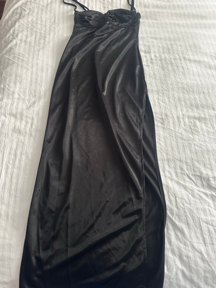 Uzun Siyah Saten elbise - Görsel 4