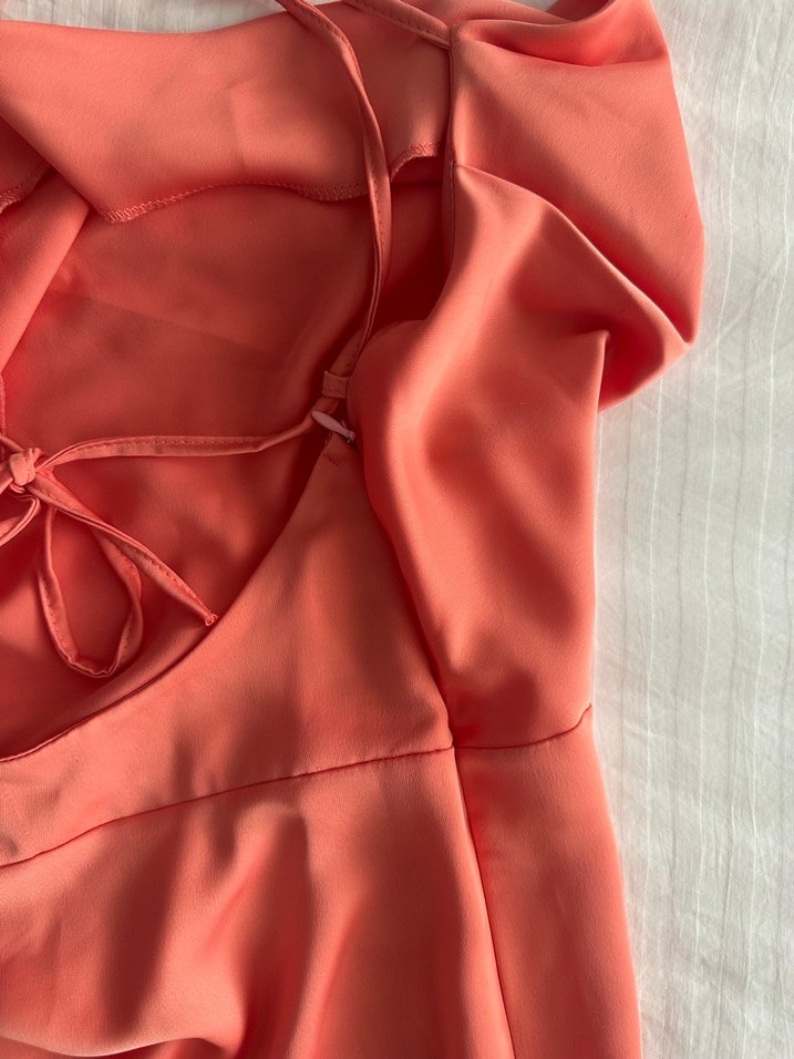 Saten yırtmaçlı elbise - Görsel 4