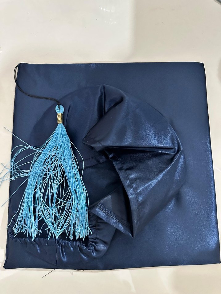 Mavi Mezuniyet Cübbesi - Görsel 2