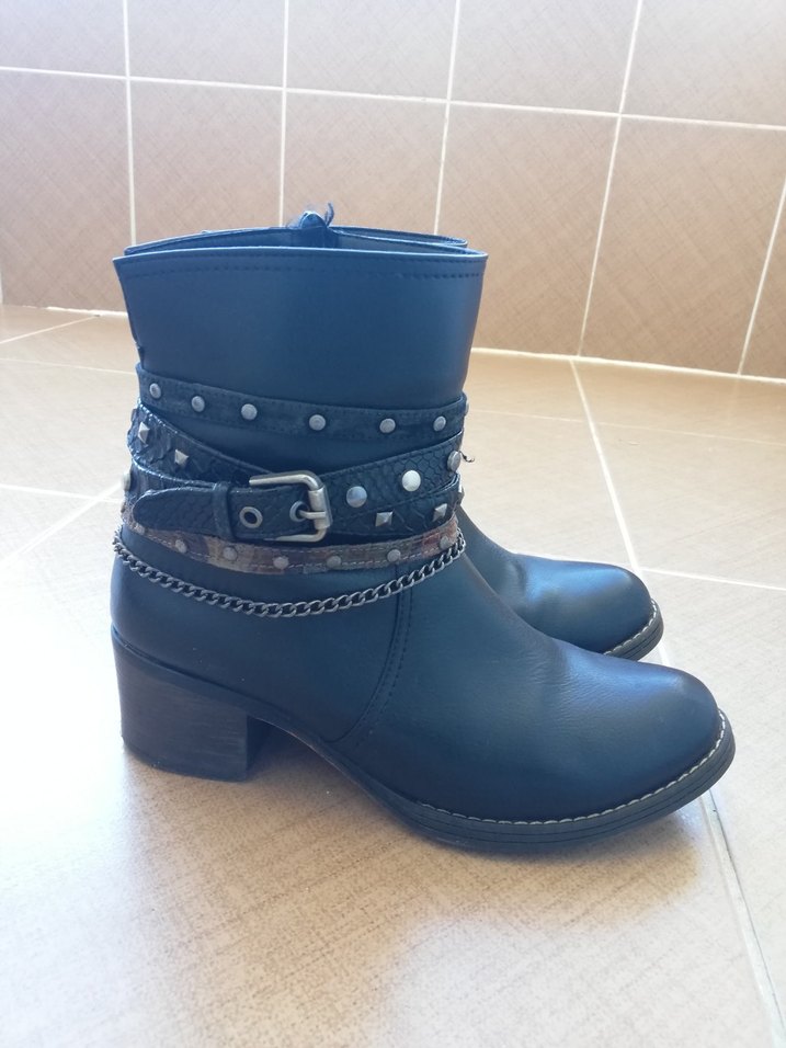 Tokalı Siyah Deri Gotik Kadın Bot - Görsel 2