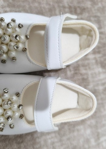 İnci ve Taş İşlemeli Beyaz Kız Babet - Görsel 3