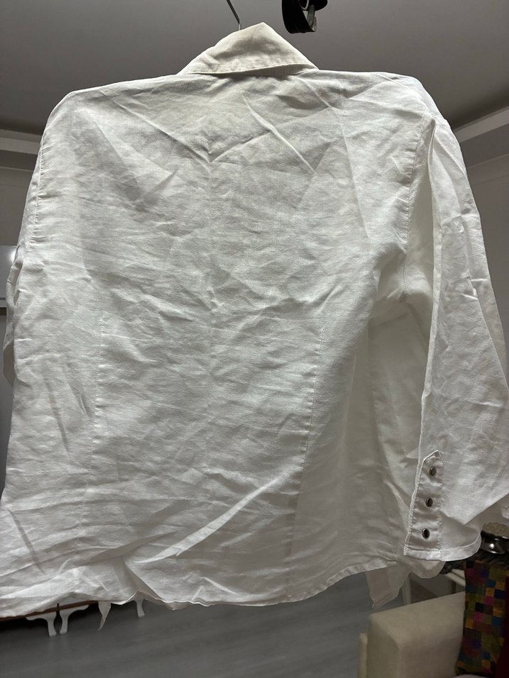 Düğmeli Beyaz Keten Kadın Gömlek - Görsel 2