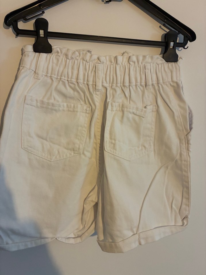 Düğmeli Beyaz Yüksek Bel Kot Şort - Görsel 2