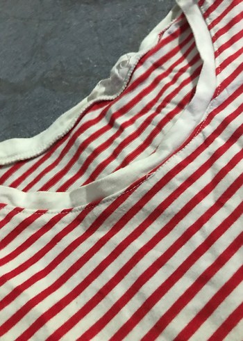 Kırmızı Çizgili Tişört - Görsel 2