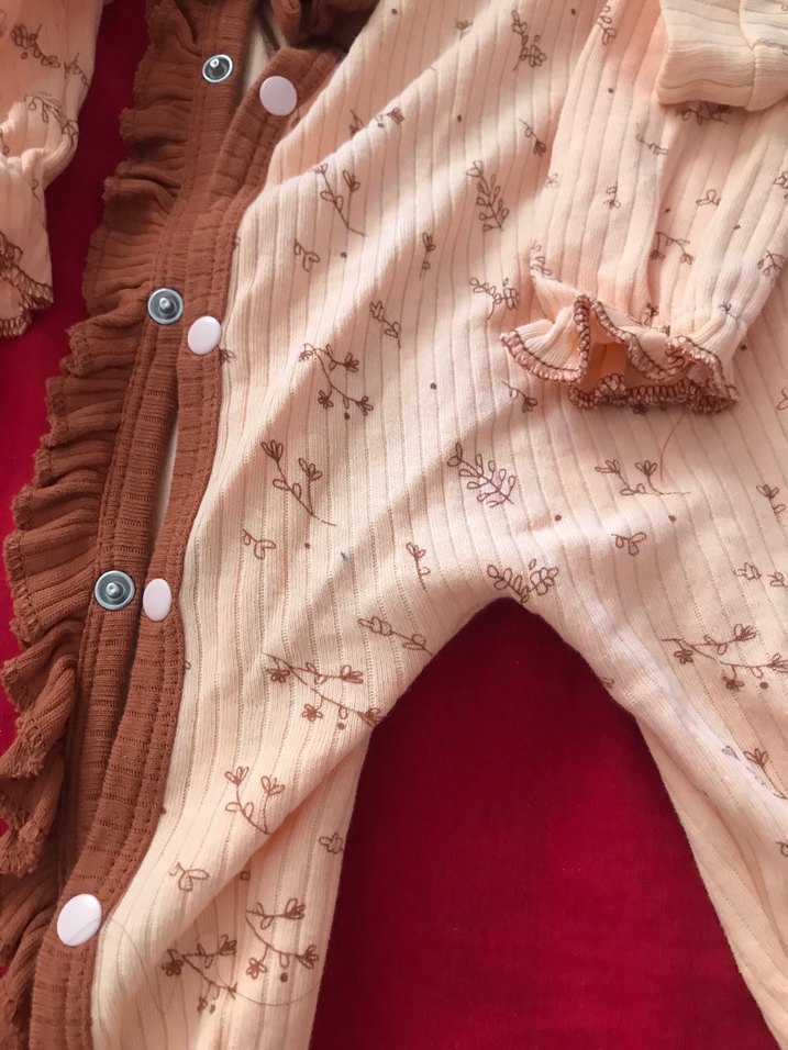 Kahverengi Fırfırlı Bebek Tulum - Görsel 4