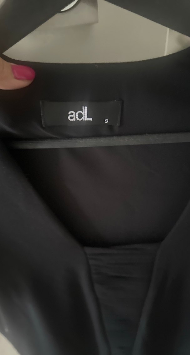 Siyah V Yaka Kısa Kollu elbise - Görsel 2