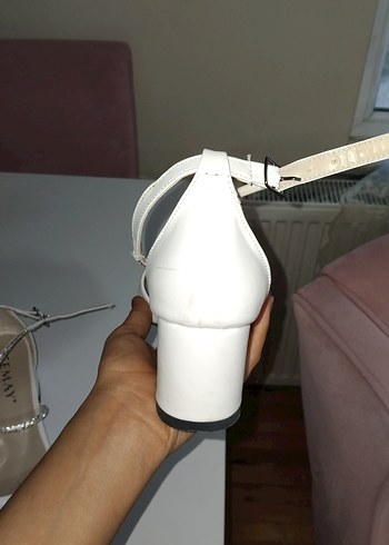 Beyaz taş Desenli Tokalı Topuklu Ayakkabı - Görsel 3