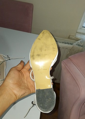 Beyaz taş Desenli Tokalı Topuklu Ayakkabı - Görsel 4