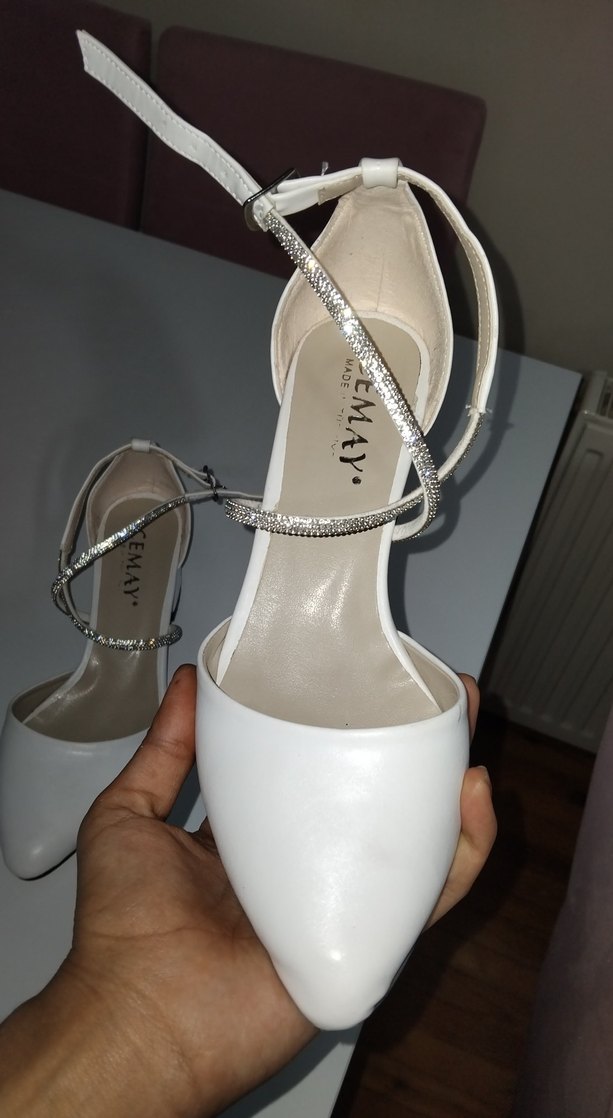 Beyaz taş Desenli Tokalı Topuklu Ayakkabı - Görsel 2