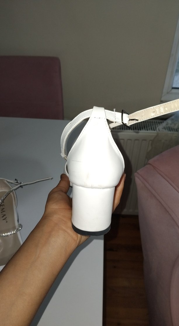 Beyaz taş Desenli Tokalı Topuklu Ayakkabı - Görsel 3