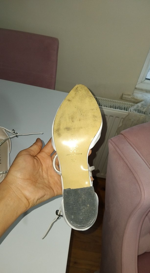 Beyaz taş Desenli Tokalı Topuklu Ayakkabı - Görsel 4